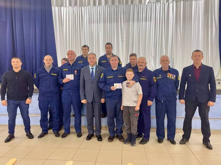 В Карелии пожарных наградили за спасения трёх жителей поселка Ладва-Ветка