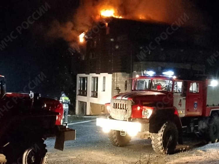 В элитном поселке под Петрозаводском ночью произошел крупный пожар