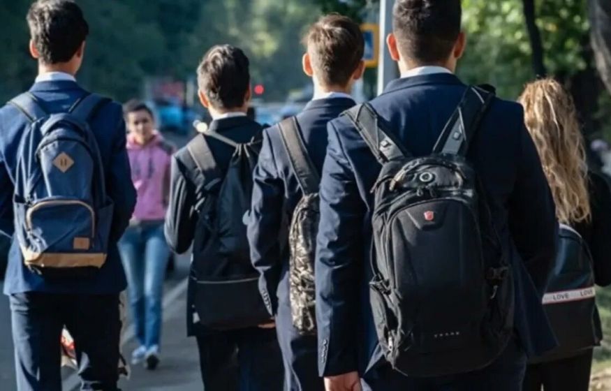 Кипяток хлынул в камчатской школе, а детей не эвакуировали — веником пытались убрать ЧП