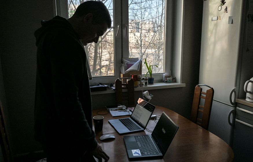 «Оклады повышают, а доплат лишают. Это мошенничество и грабеж!»: бюджетникам сокращают выплаты ради поручения Путина