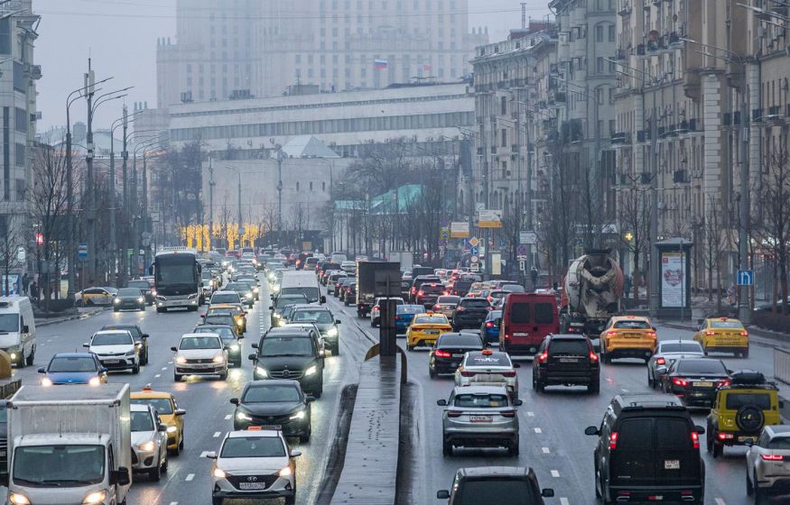 «Хватит обдирать обычных россиян. Пусть деньги олигархи дают»: в Госдуме выступили против транспортного побора