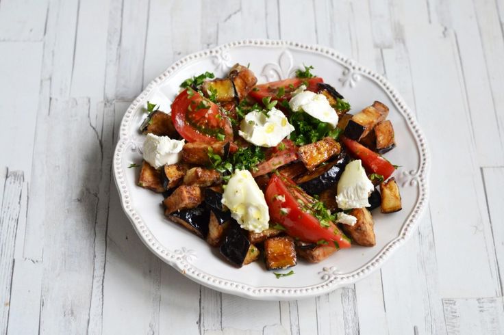 Салат с черри, баклажанами и творожным сыром
