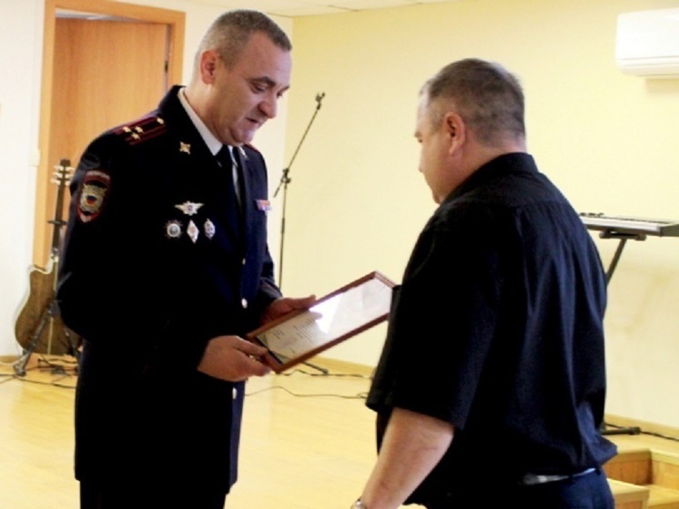 Таксист из Петрозаводска защитил пенсионерку от мошенников