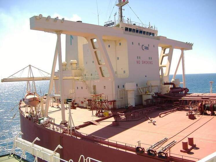 «Экспорт в фазе перебоев»: из-за санкций США танкеры с российской нефтью не могут разгрузиться