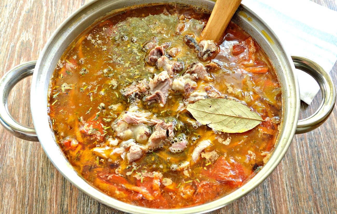 Варим «толстые» уральские щи на крупе. За счет пшенки получается вдвое сытнее обычных щей