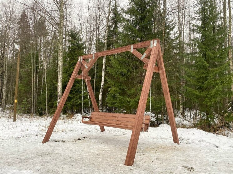 «Влезут все!»: на лыжной трассе Фонтаны появились еще одни вместительные качели для всей семьи