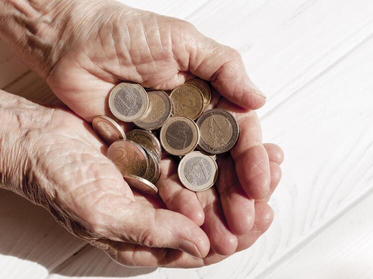 Безработный мужчина переодевался в одежду умершей и мумифицированной матери ради ее пенсии