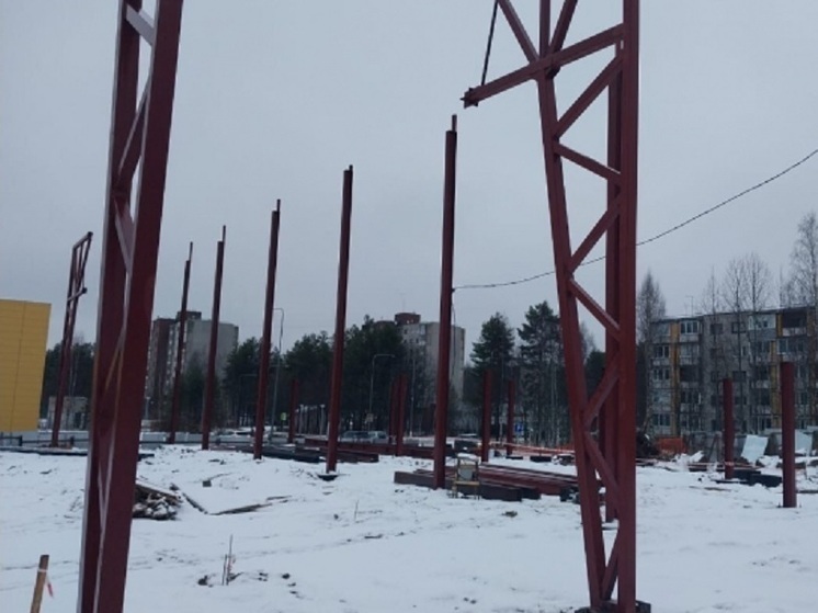 В Костомукше строят новый крытый ледовый каток