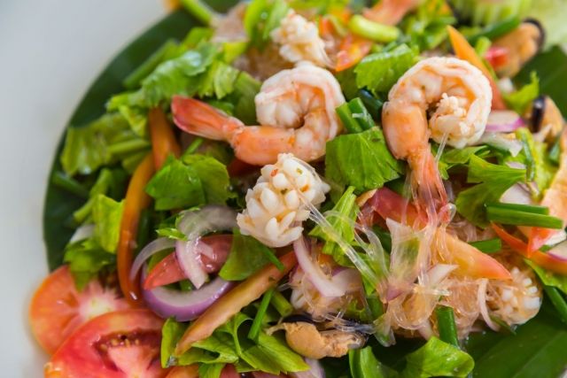 Вкусные салаты из морепродуктов: простые рецепты с пошаговым приготовлением