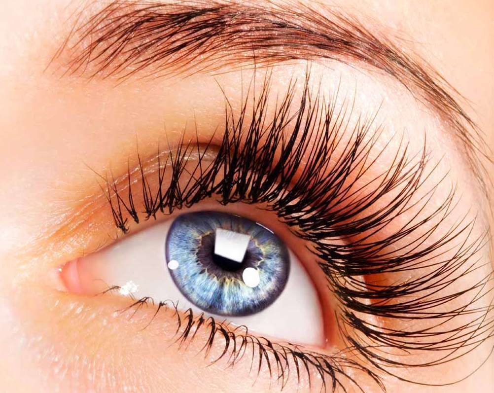 Озвучена опасность наращивания ресниц