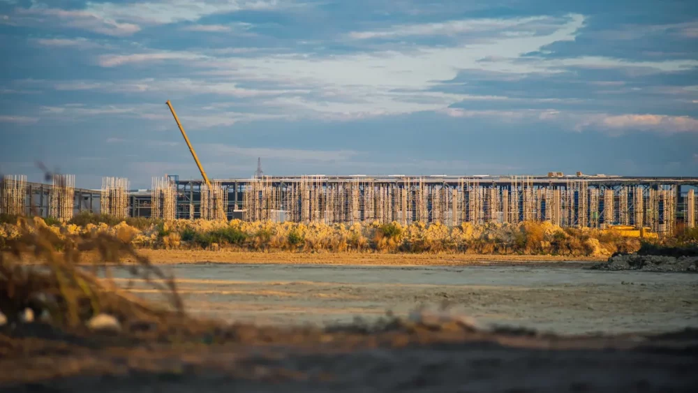 BYD может построить третий европейский завод. Но первые два еще не открылись