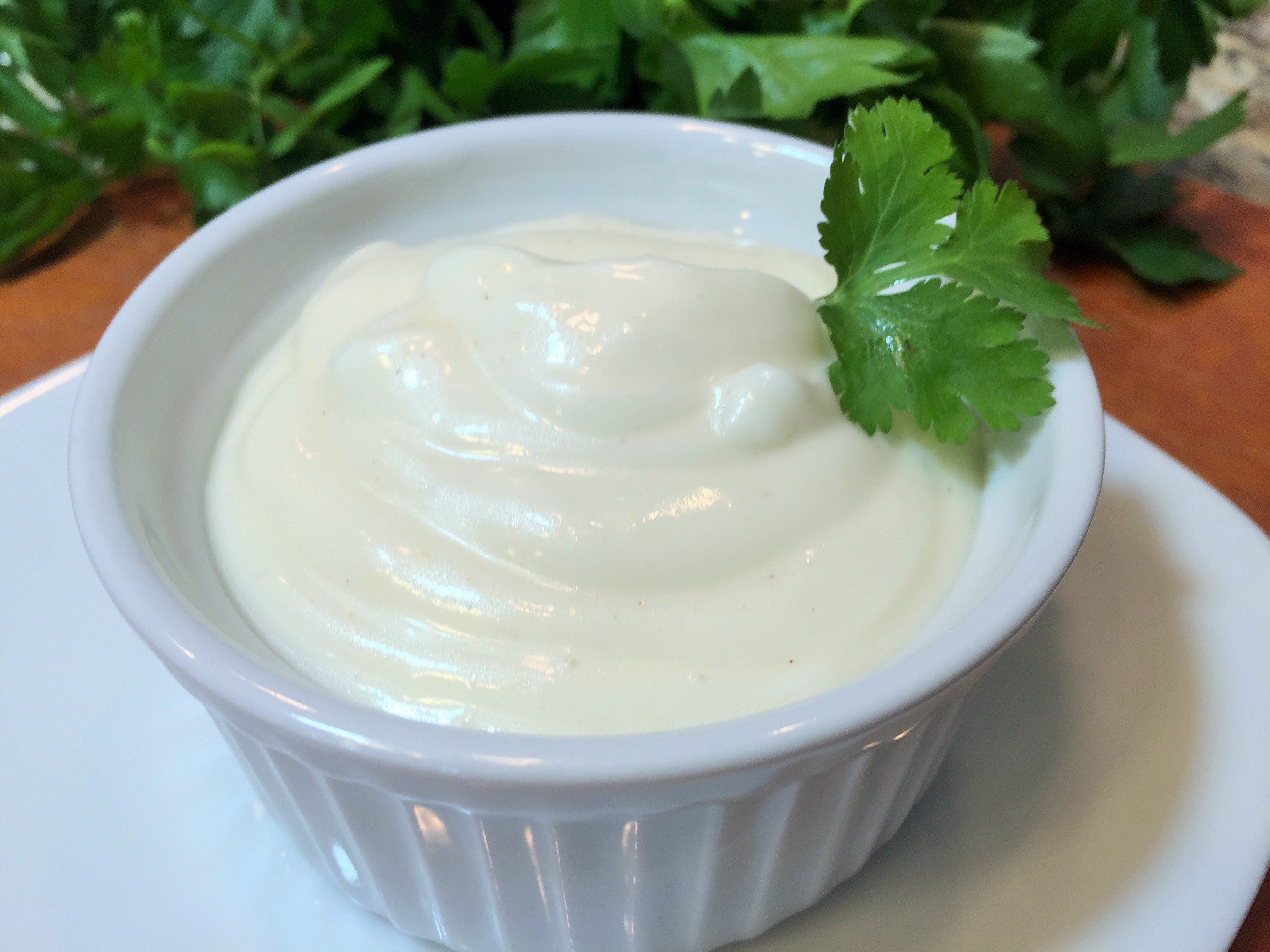 Домашний быстрый майонез без яиц и лишних калорий. Взбиваем за 7 минут и можно сразу использовать в салаты