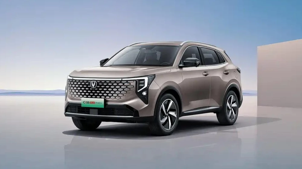  Changan представил гибридную версию нового кроссовера CS55 Plus. Подробности и цена