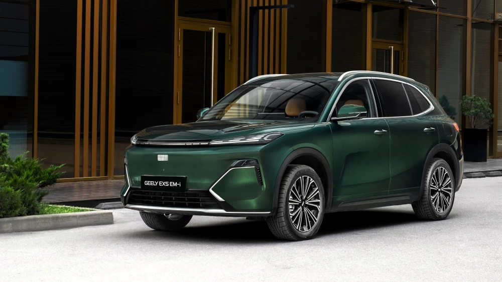 Дешевле на полмиллиона. Geely назвала цены на гибридную версию кроссовера EX5 EM-i в России