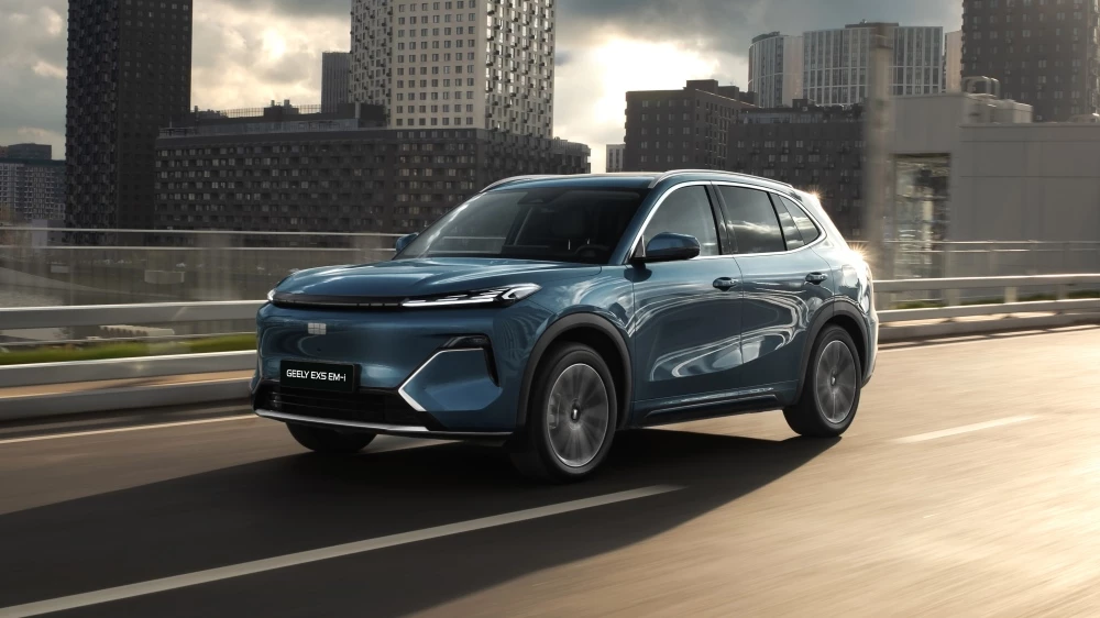 Дешевле на полмиллиона. Geely назвала цены на гибридную версию кроссовера EX5 EM-i в России