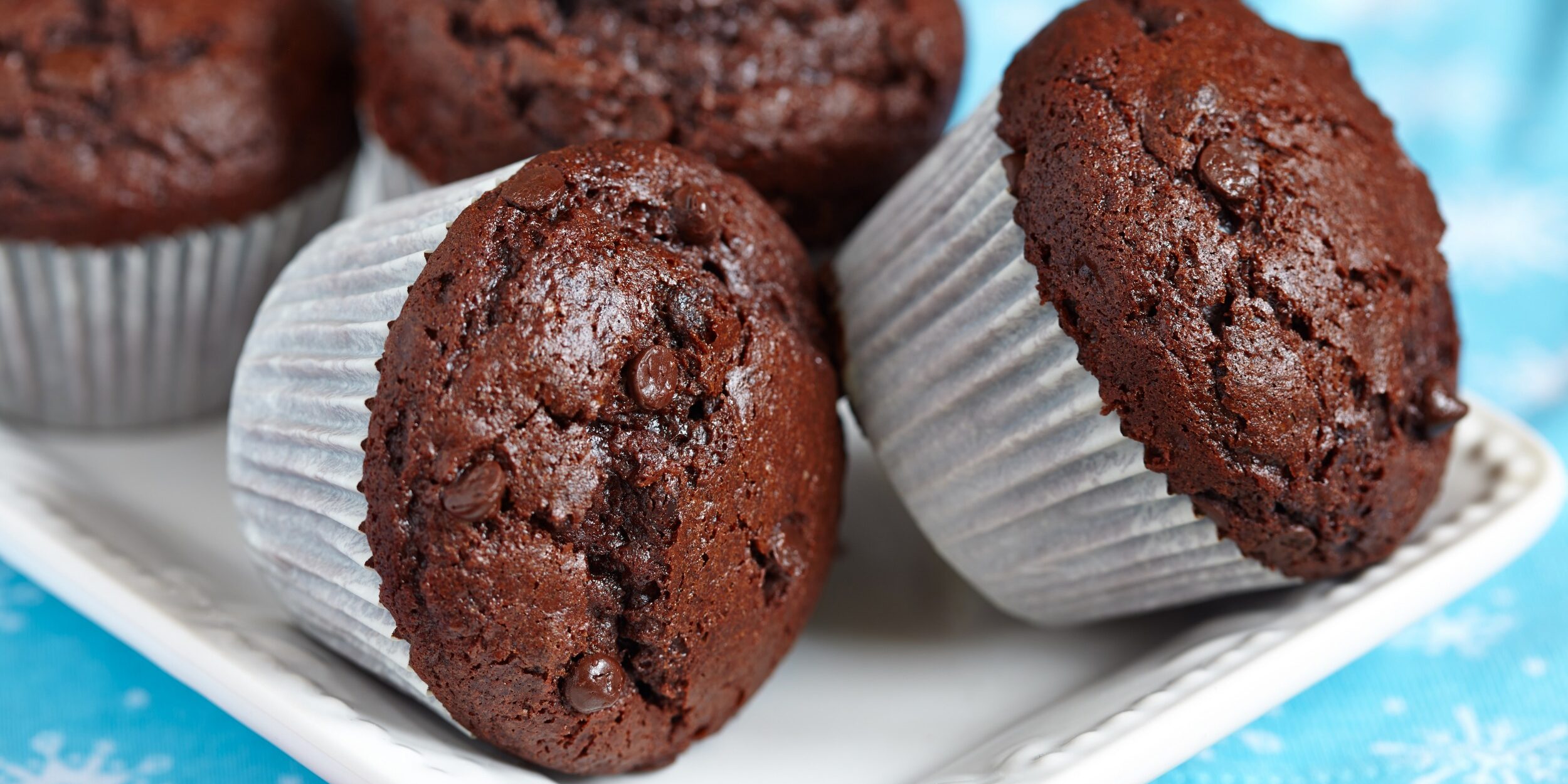 Вкусно — не значит дорого. Шоколадные маффины. Добавляю немного шоколада и вкус получается еще лучше