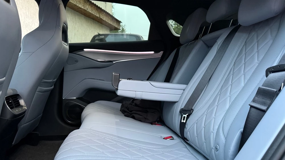  Электрокроссовер с эффектом доверия. Тестируем BYD Sealion 7