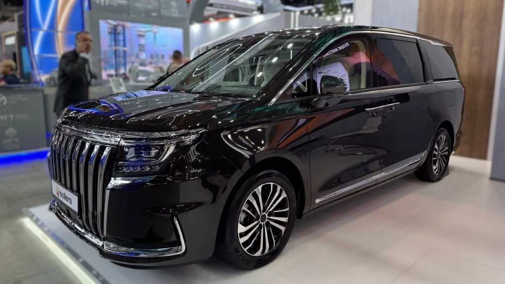 JAC открыл предзаказы на минивэн RF8 в России. Что уже известно о модели