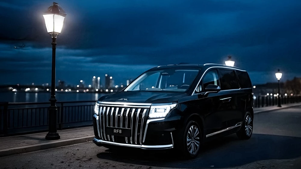  JAC открыл предзаказы на минивэн RF8 в России. Что уже известно о модели