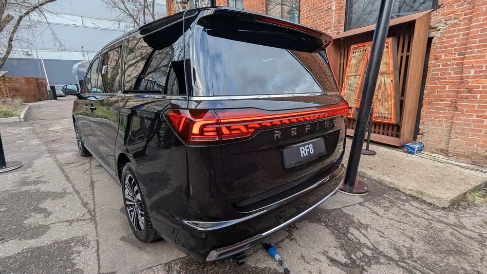 JAC открыл предзаказы на минивэн RF8 в России. Что уже известно о модели