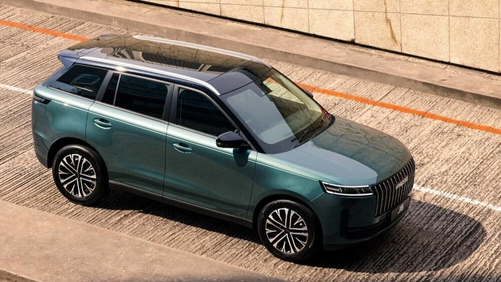  Jaecoo анонсировала кроссовер J6 для России. Как он оснащается и сколько может стоить