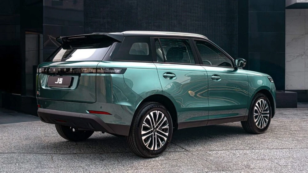  Jaecoo анонсировала кроссовер J6 для России. Как он оснащается и сколько может стоить