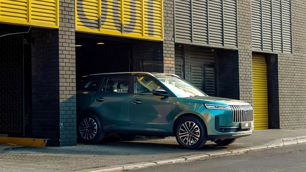  Jaecoo анонсировала кроссовер J6 для России. Как он оснащается и сколько может стоить