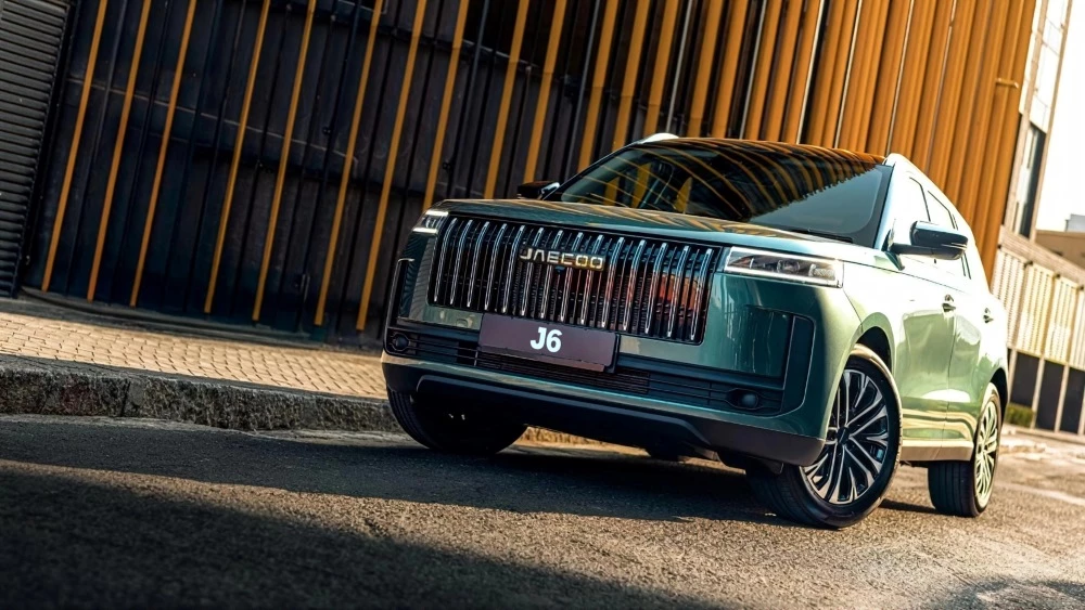  Jaecoo анонсировала кроссовер J6 для России. Как он оснащается и сколько может стоить