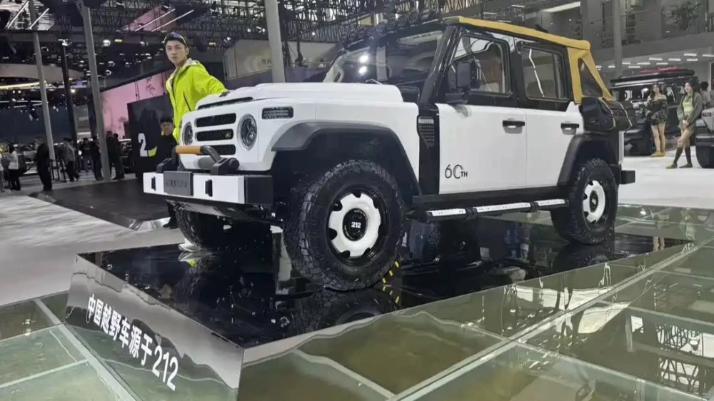 Кузов, мягкая крыша, гибрид и дизель. Что показал в Гуанчжоу бренд BAW