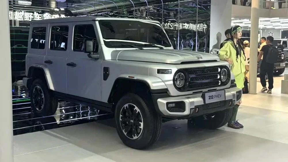 Кузов, мягкая крыша, гибрид и дизель. Что показал в Гуанчжоу бренд BAW