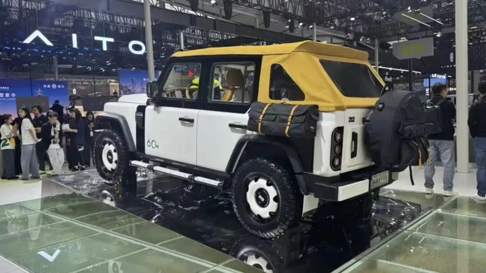 Кузов, мягкая крыша, гибрид и дизель. Что показал в Гуанчжоу бренд BAW