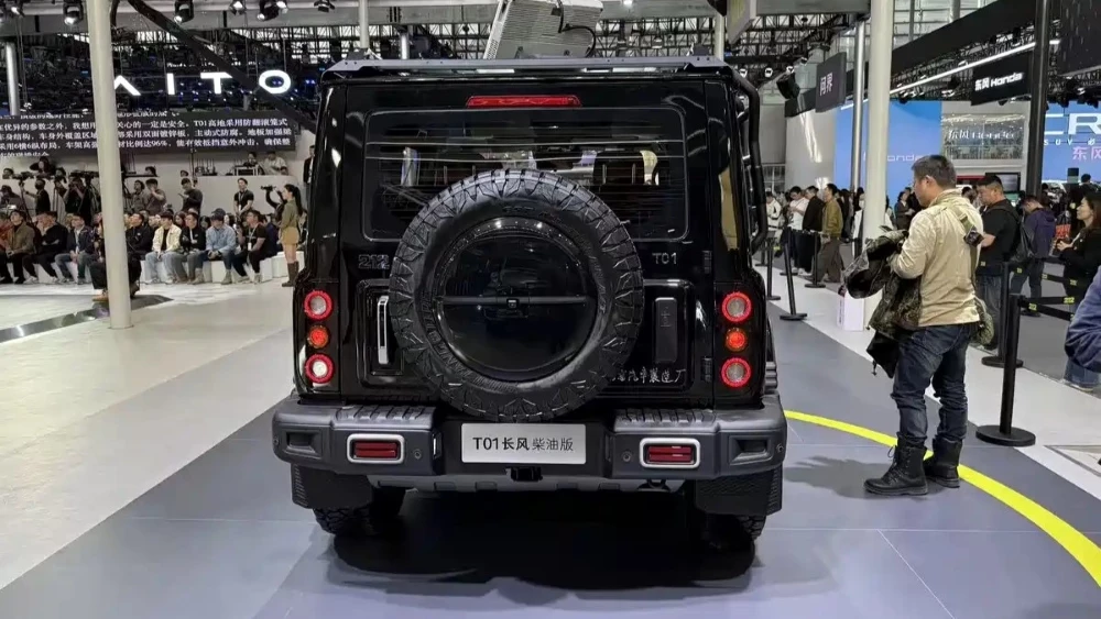 Кузов, мягкая крыша, гибрид и дизель. Что показал в Гуанчжоу бренд BAW