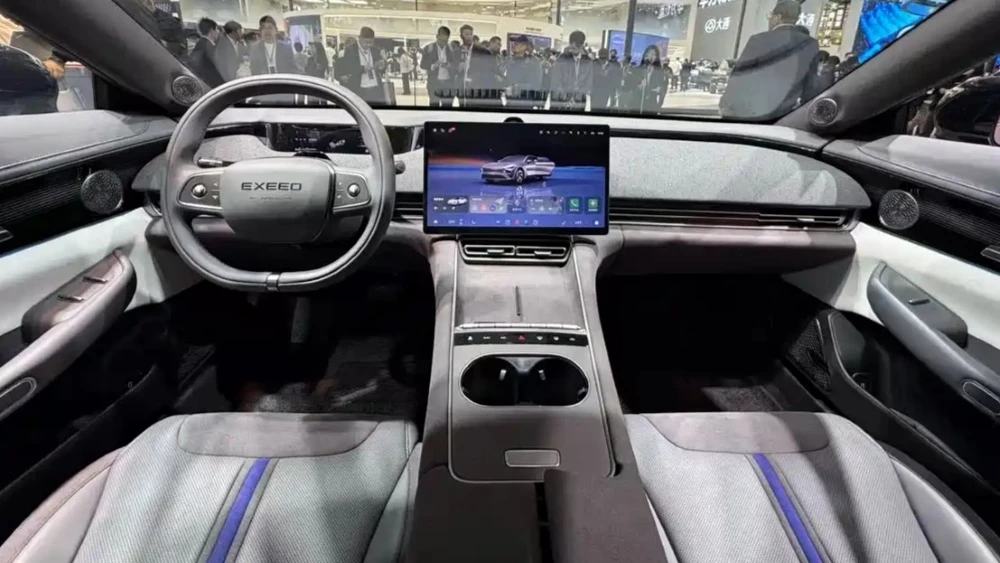  Легковой дуэт. Exeed представил в Гуанчжоу универсал Exlantix ES7 GT и седан ES Hero