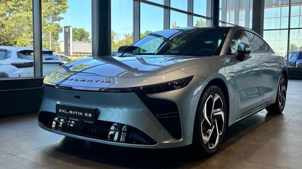  Легковой дуэт. Exeed представил в Гуанчжоу универсал Exlantix ES7 GT и седан ES Hero