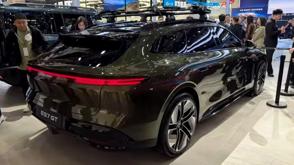  Легковой дуэт. Exeed представил в Гуанчжоу универсал Exlantix ES7 GT и седан ES Hero