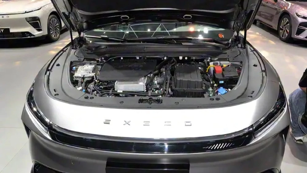  Легковой дуэт. Exeed представил в Гуанчжоу универсал Exlantix ES7 GT и седан ES Hero