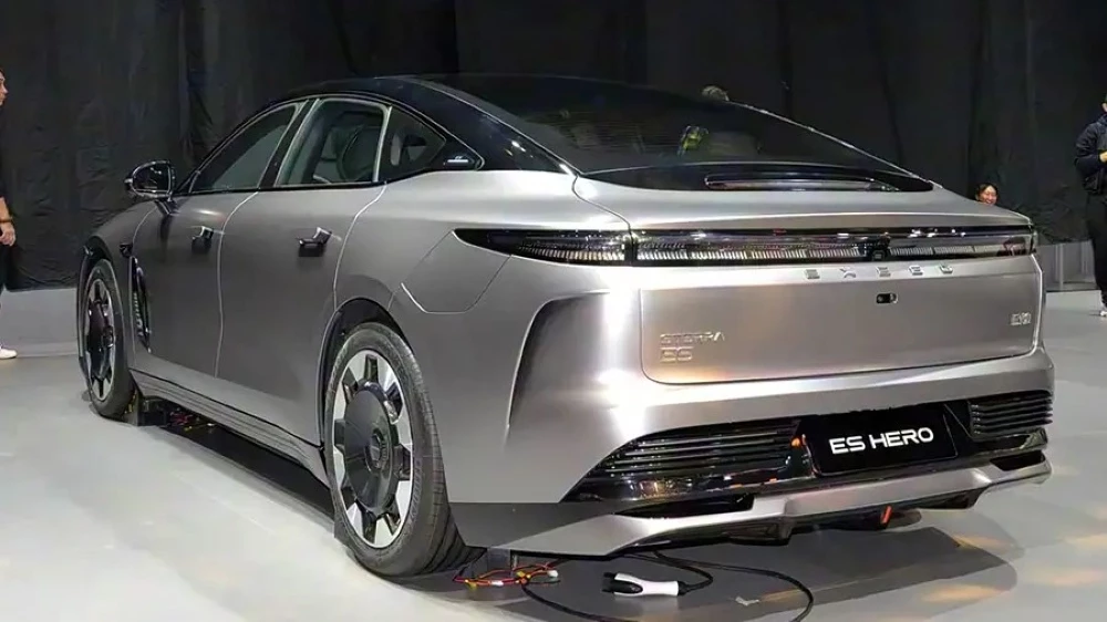  Легковой дуэт. Exeed представил в Гуанчжоу универсал Exlantix ES7 GT и седан ES Hero