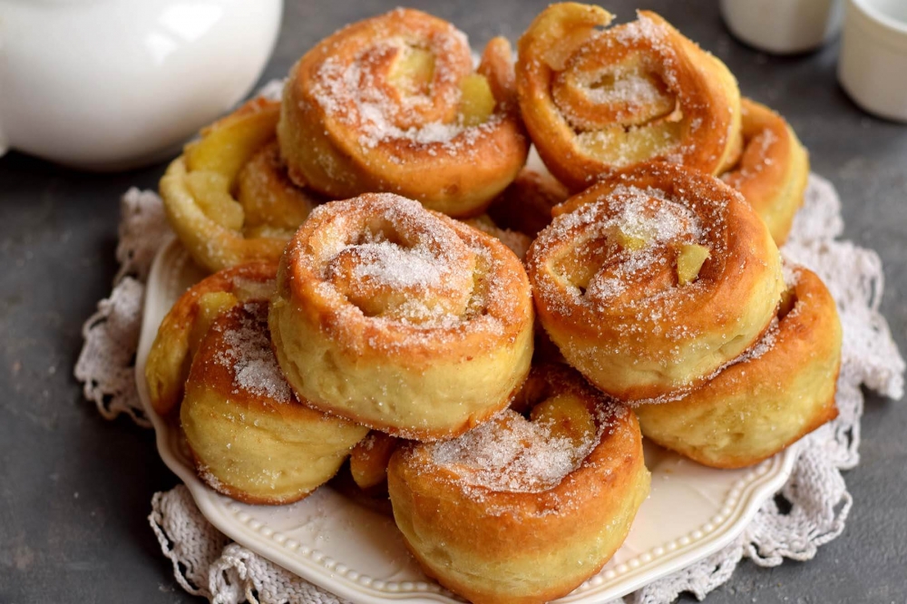 Жареные яблочные рулетики