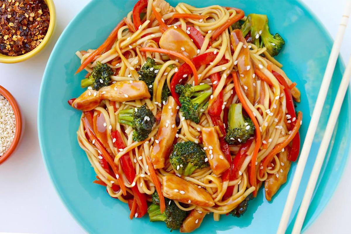 Овощи по-китайски, жареные гребешки и лапша фунчоза: 3 любимых блюда голливудских звезд