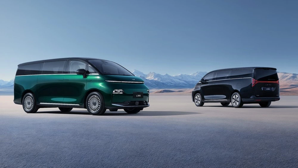  Минивэн Geely Galaxy V900 подготовили к премьере. Это более доступная версия LEVC L380
