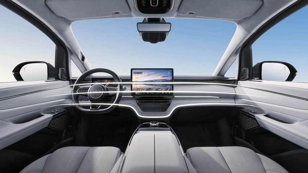  Минивэн Geely Galaxy V900 подготовили к премьере. Это более доступная версия LEVC L380