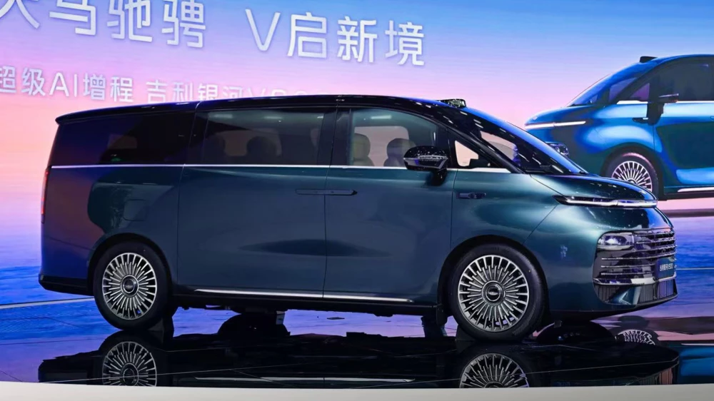  Минивэн Geely Galaxy V900 представили в Китае. Большой салон и свыше 1000 км запаса хода