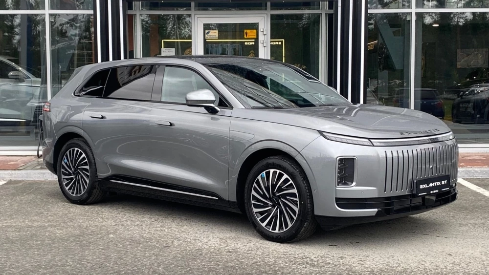  Минпром Китая рассекретил новый кроссовер Exlantix ET7. Эта модель уже продаётся в России