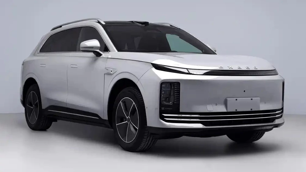  Минпром Китая рассекретил новый кроссовер Exlantix ET7. Эта модель уже продаётся в России