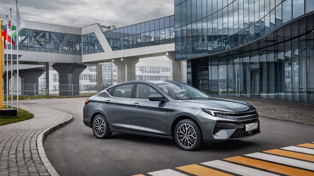  «Москвич 6» получил новые опции. Что изменилось и сколько стоит