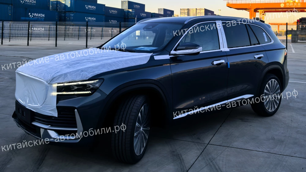  Новые кроссоверы Geely Monjaro отправили в Россию. «Живые» фото