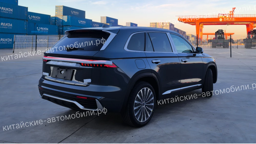  Новые кроссоверы Geely Monjaro отправили в Россию. «Живые» фото