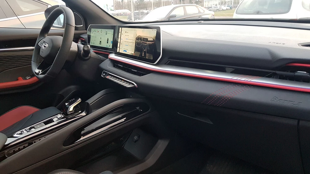  «Новые партии не ждем». Сколько Geely Coolray осталось у дилеров и что они предлагают взамен