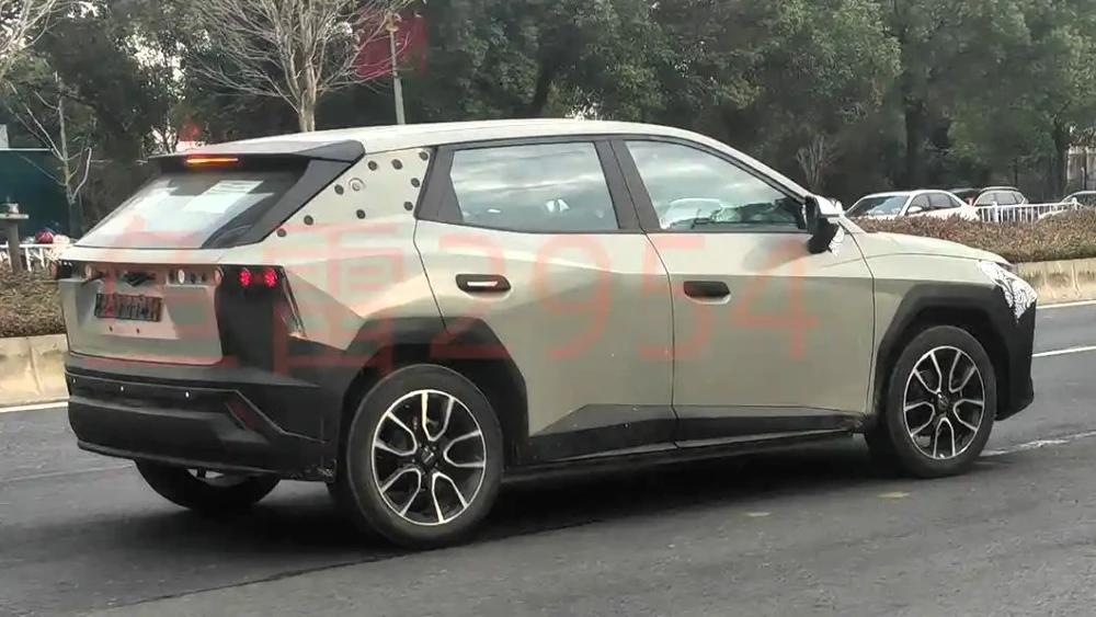 Новый Omoda C4 впервые заметили на тестах в Китае. Кроссовер ждут в России в 2026 году