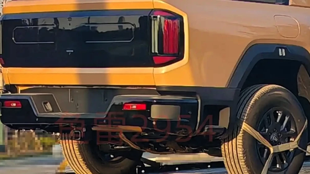  Новый пикап Jetour F700 заметили на автовозе. Он создан на базе внедорожника G700